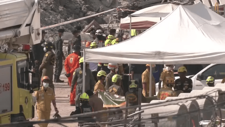 Moradores se abraçam em desespero durante terremoto em Mianmar – Cidade AC News Moradores se abraçam em desespero durante terremoto em Mianmar | Cidade AC News – Notícias do Acre