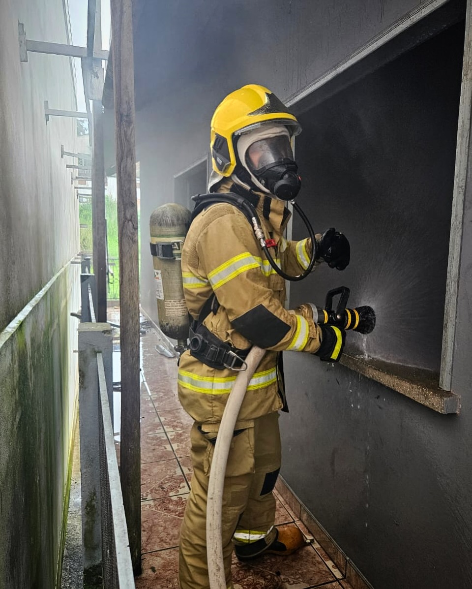 Princípio de incêndio em residência é controlado pelo Corpo de Bombeiros em Cruzeiro do Sul – Cidade AC News Princípio de incêndio em residência é controlado pelo Corpo de Bombeiros em Cruzeiro do Sul | Cidade AC News – Notícias do Acre