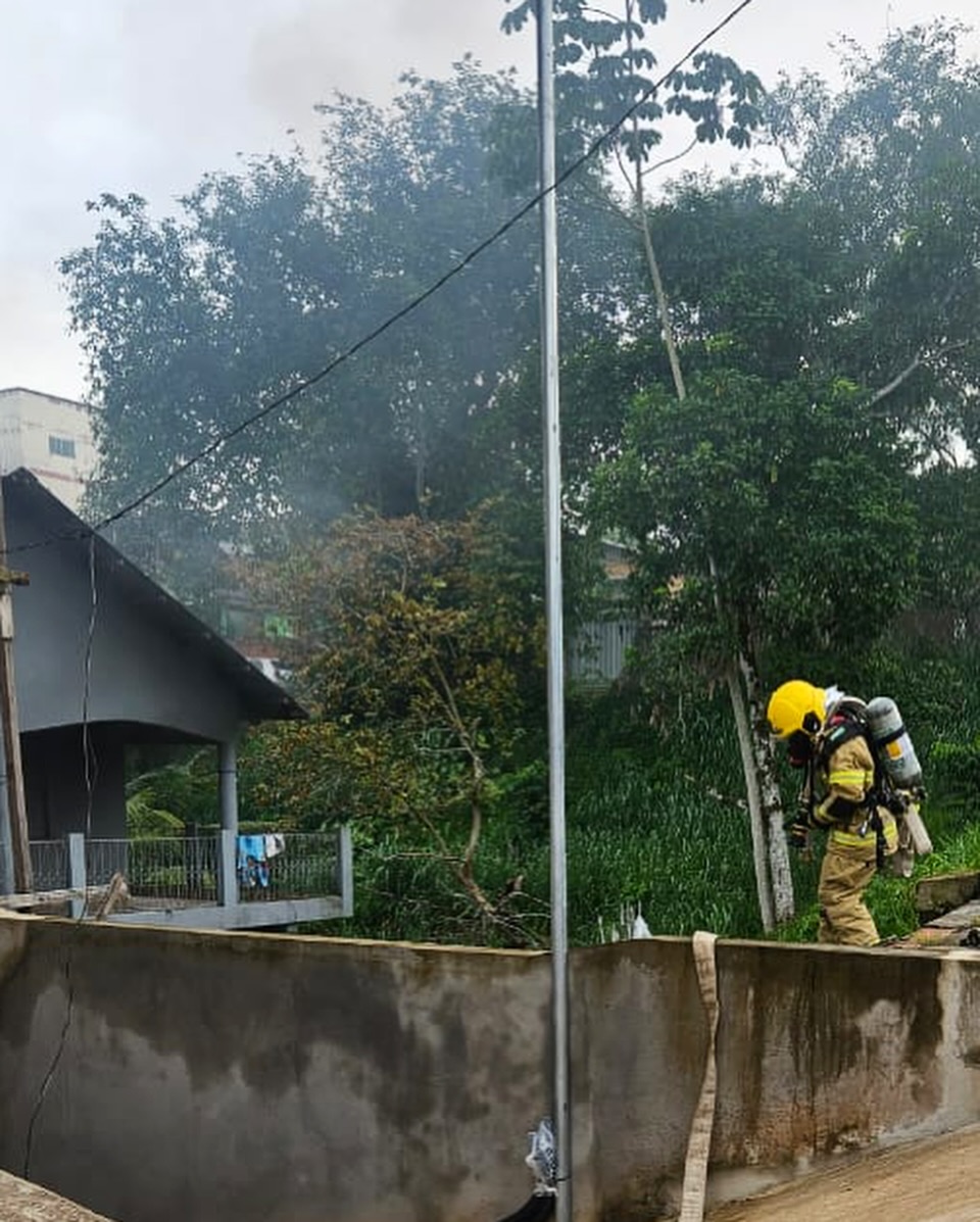 Princípio de incêndio em residência é controlado pelo Corpo de Bombeiros em Cruzeiro do Sul – Cidade AC News Princípio de incêndio em residência é controlado pelo Corpo de Bombeiros em Cruzeiro do Sul | Cidade AC News – Notícias do Acre