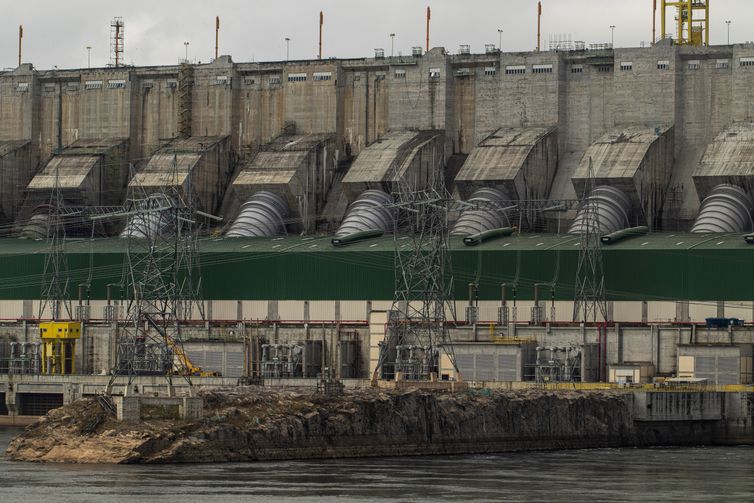 Altamira (PA), 08/01/2025 - No dia 5 de maio de 2016, foi inaugurada a Usina Hidrelétrica (UHE) Belo Monte. Localizada no Rio Xingu, no Pará, sua capacidade instalada é de 11.233,1 MW, sendo reconhecida como a maior hidrelétrica 100% brasileira. O empreendimento utiliza, em seu reservatório principal, uma tecnologia preservacionista conhecida como fio d’água, o monitoramento das estruturas, previsto no Plano, é um dos mais bem equipados do país. Dispondo de 1.976 instrumentos, de 12 diferentes tipos, realiza-se uma avaliação periódica ao desempenho das estruturas de concreto dos 28 diques que conformam o Reservatório Intermediário e das barragens de Pimental e Belo Monte. Foto: Joédson Alves/Agência Brasil