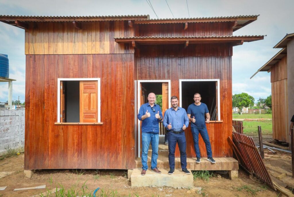 prefeito-de-sena-madureira-recebe-nicolau-jr-com-cafe-da-manha-e-apresenta-construcao-de-casas