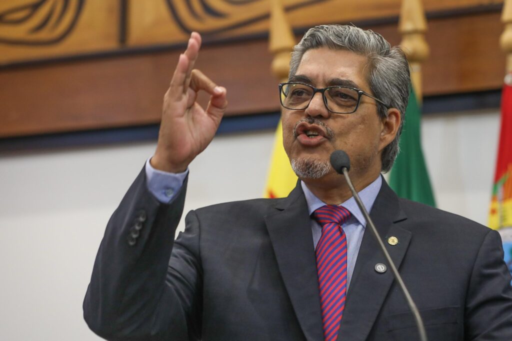 Edvaldo Magalhães critica governador e denuncia injustiças contra trabalhadores da educação – Cidade AC News edvaldo-magalhaes-critica-governador-e-denuncia-injusticas-contra-trabalhadores-da-educacao