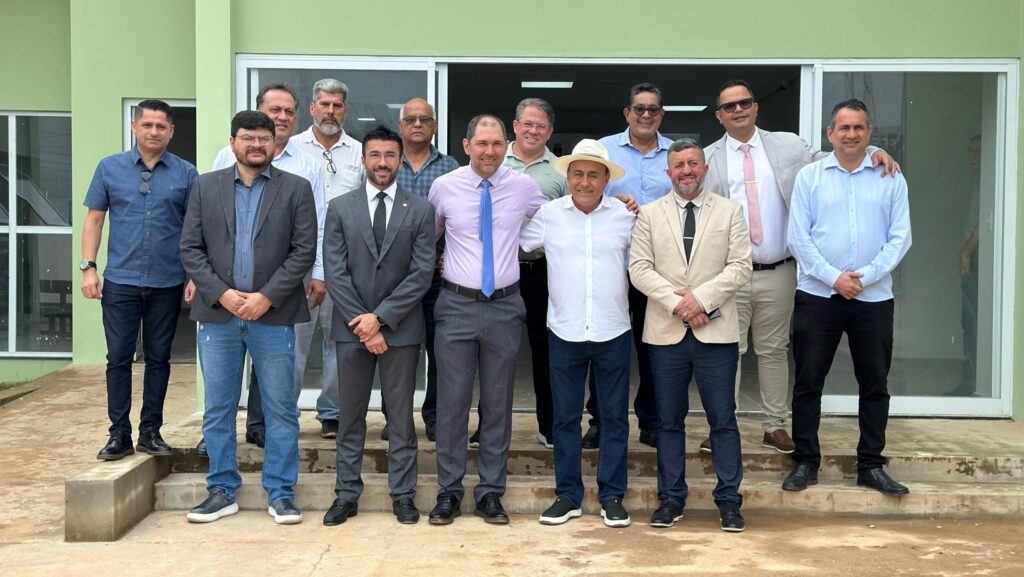 prefeito-de-rio-branco-e-vereadores-visitam-obras-da-nova-sede-do-legislativo-municipal