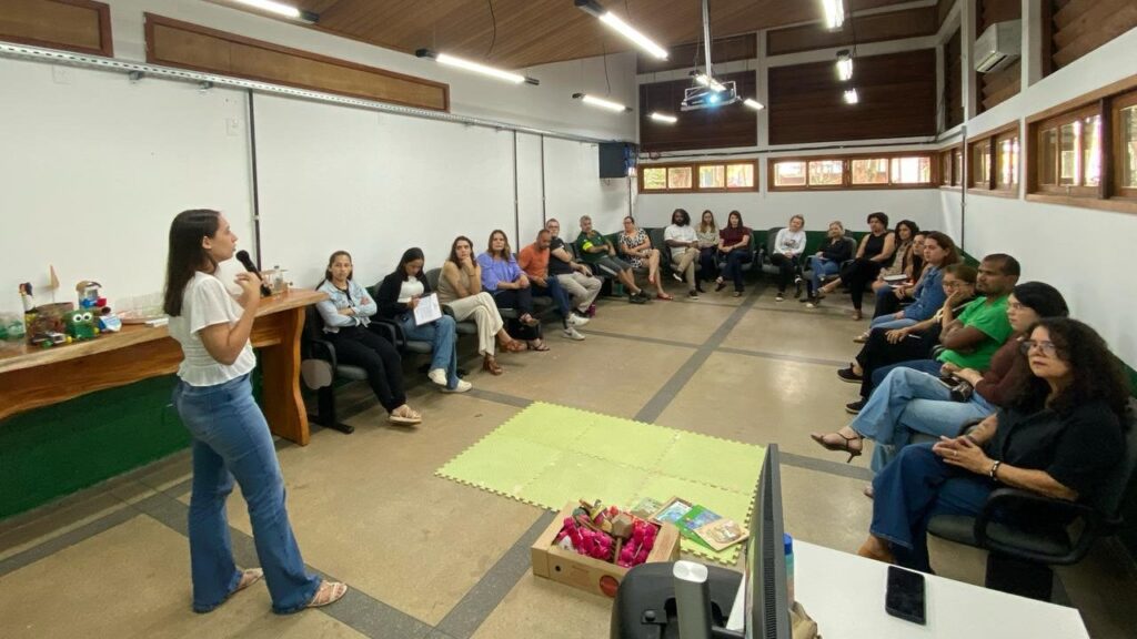 prefeitura-de-rio-branco-promove-palestra-sobre-autismo-para-equipes-de-educacao-ambiental