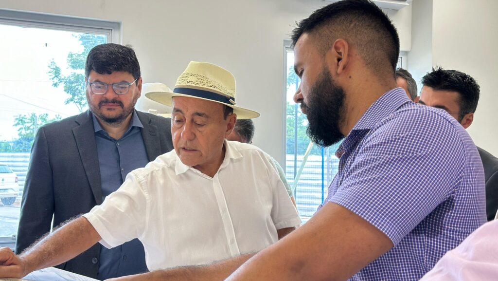 prefeito-de-rio-branco-e-vereadores-visitam-obras-da-nova-sede-do-legislativo-municipal