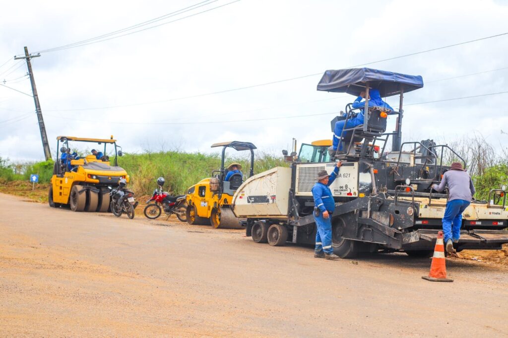 deracre-atua-em-sete-frentes-de-trabalho-na-manutencao-de-rodovias-e-vias-urbanas-no-acre
