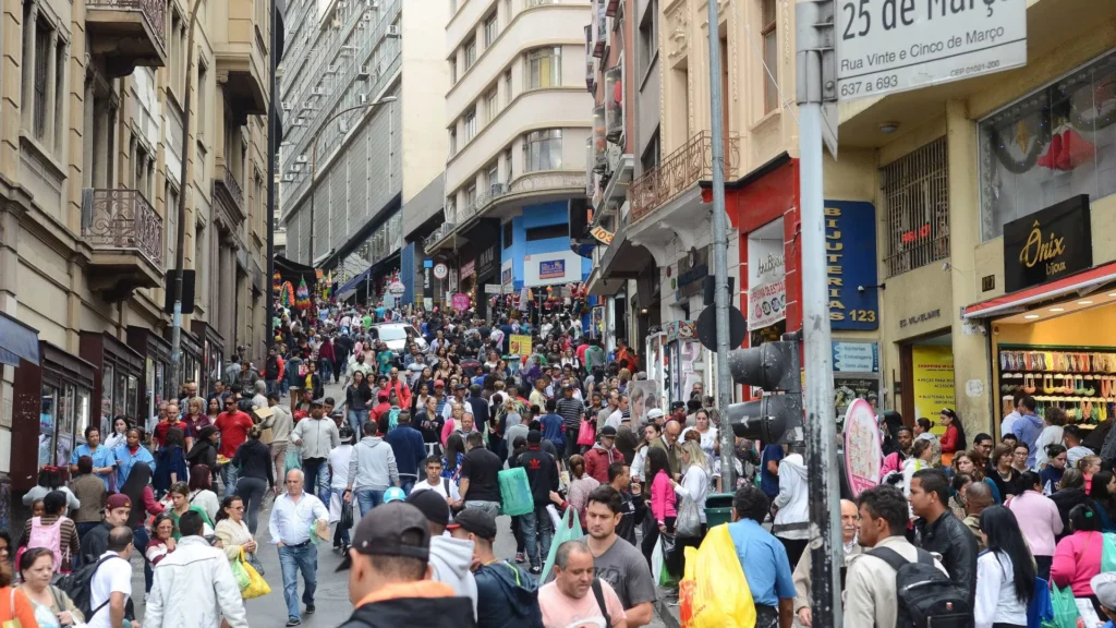 ‘tarifaco’:-eua-cita-rua-25-de-marco-como-mercado-de-pirataria