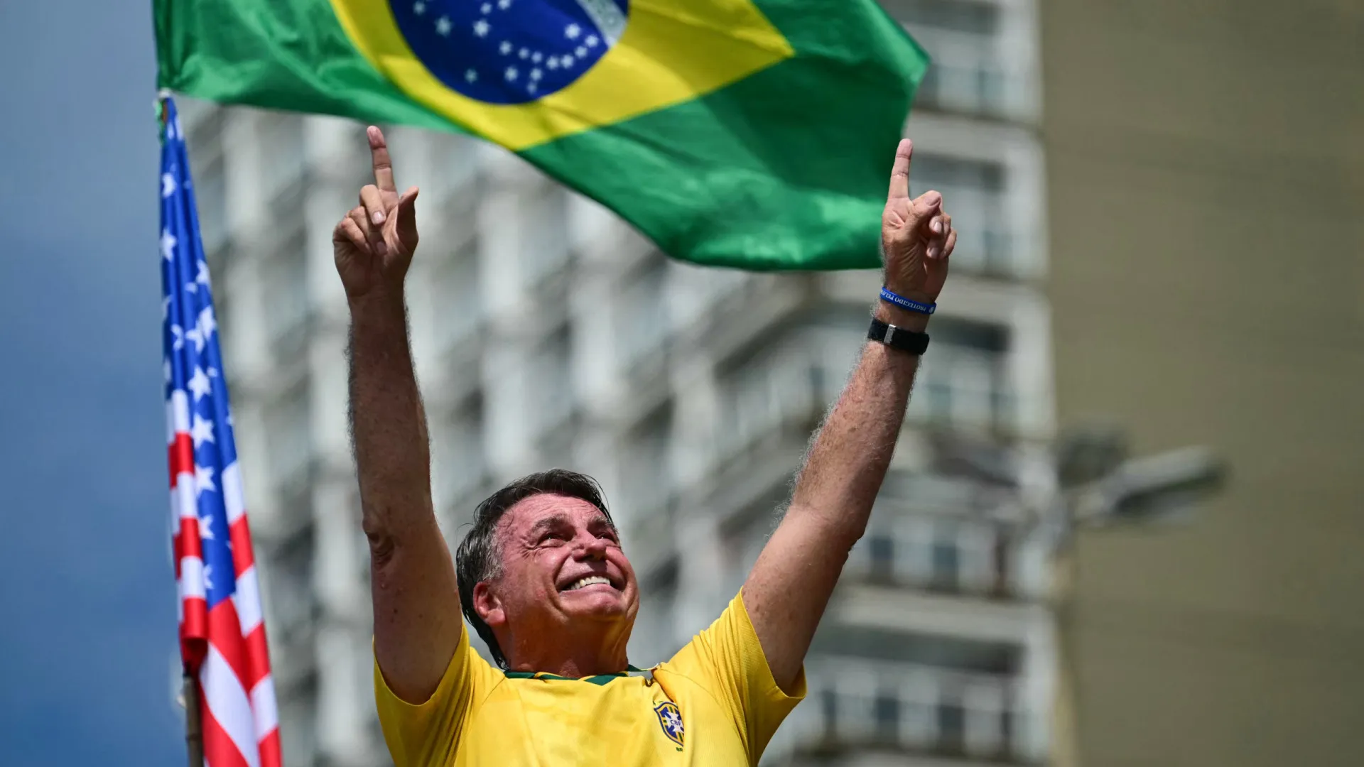 bolsonaro-atrai-presidenciaveis-da-direita-e-mira-mulheres-em-1o-ato-apos-virar-reu