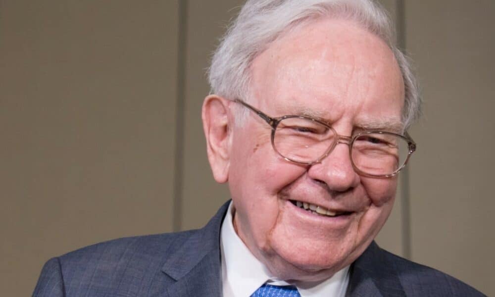 warren-buffett-still-lives-in-$31,500-home-despite-$168-billion-fortune-in-2025