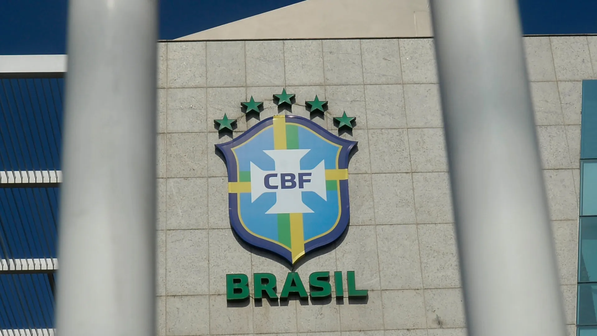 cbf-afasta-arbitros-apos-expulsao-do-cruzeiro-e-penalti-para-o-palmeiras