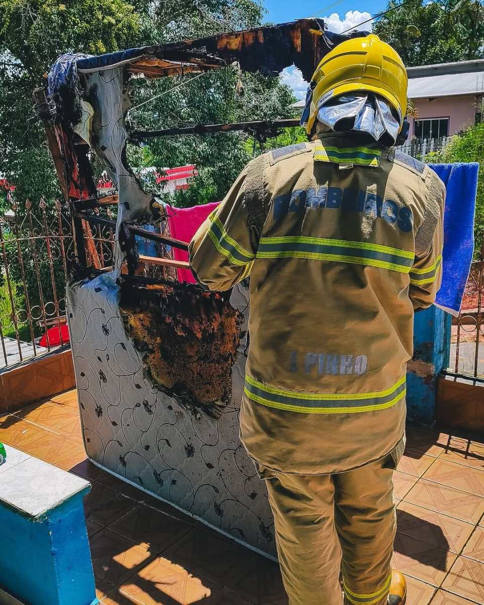 bombeiros-atendem-ocorrencia-de-principio-de-incendio-em-residencia-em-cruzeiro-do-sul