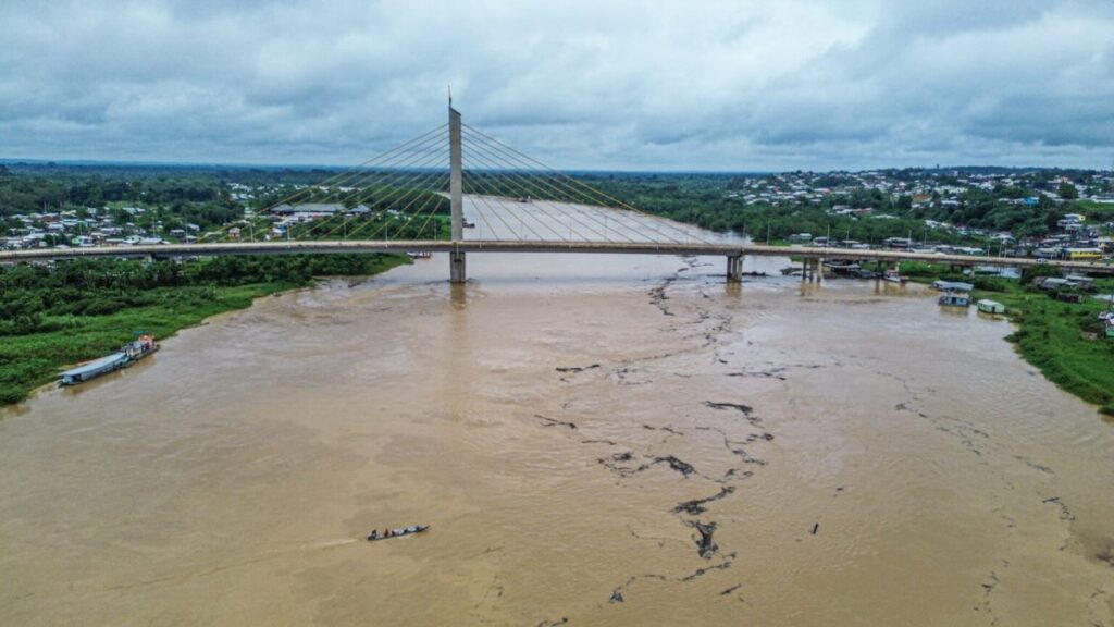 mais-uma-vez:-rio-jurua-continua-subindo-e-se-aproxima-da-cota-de-transbordamento