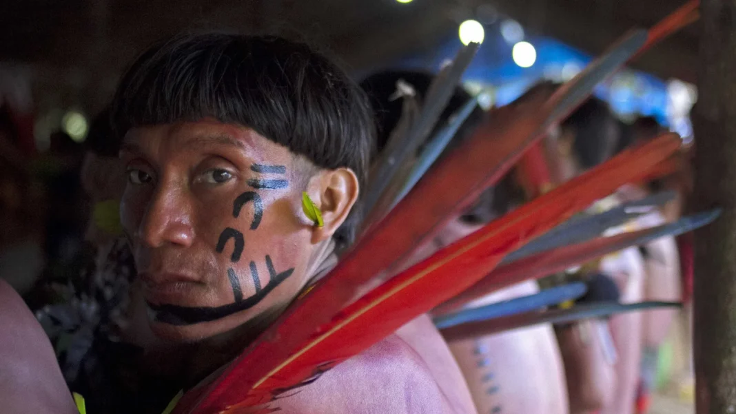 indigenas-lotam-plenario-da-camara-em-sessao-que-exalta-mobilizacao