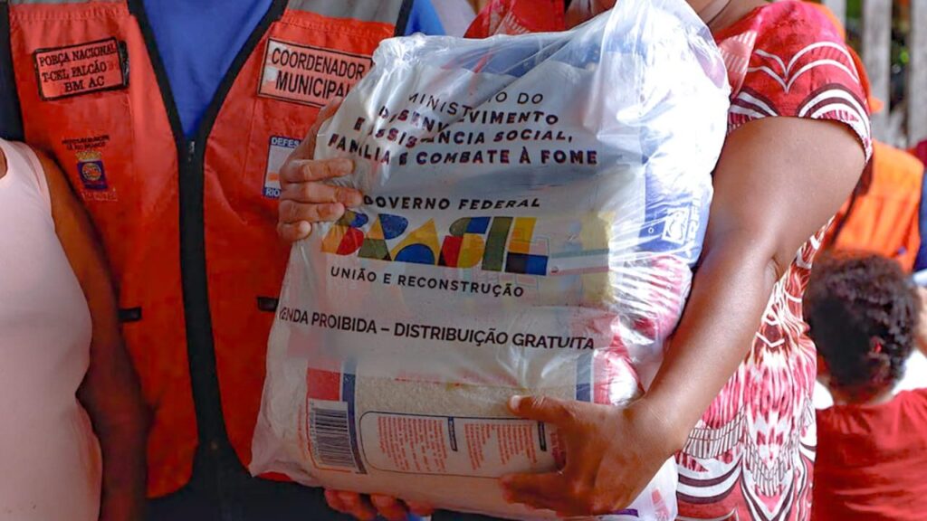 prefeitura-de-rio-branco-distribui-cestas-basicas-em-acao-humanitaria-para-comunidades-rurais