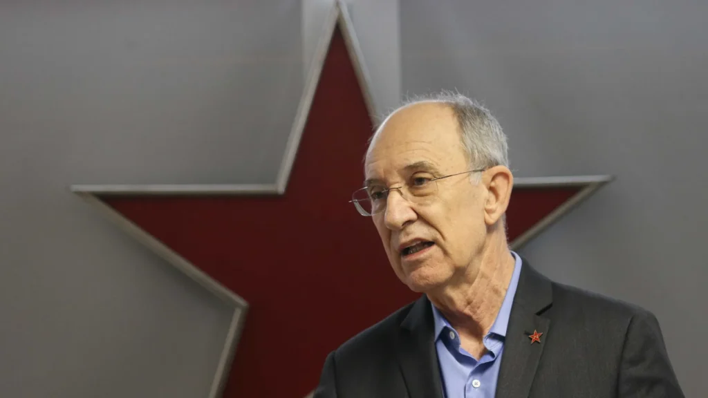 rui-falcao-lanca-candidatura-a-presidencia-do-pt-em-oposicao-ao-preferido-de-lula