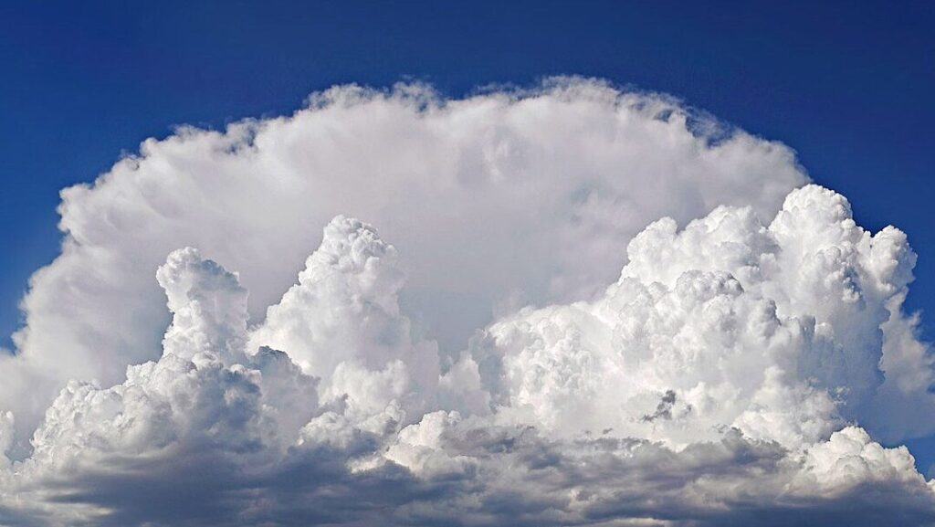 fim-de-semana-quente,-mas-pode-chover-muito-no-domingo