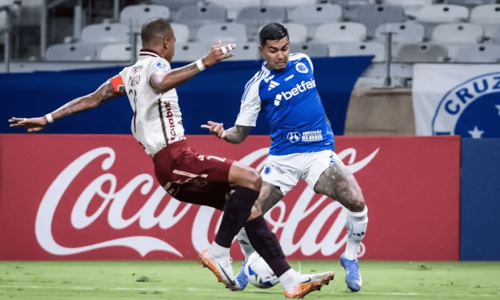 cruzeiro-joga-mal,-perde-para-mushuc-runa-e-se-complica-na-sul-americana