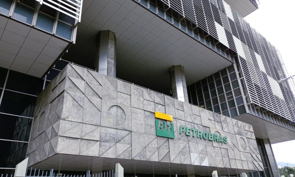 concurso-petrobras-abre-portas-com-salarios-de-ate-r$-6-mil-e-cesgranrio-como-banca