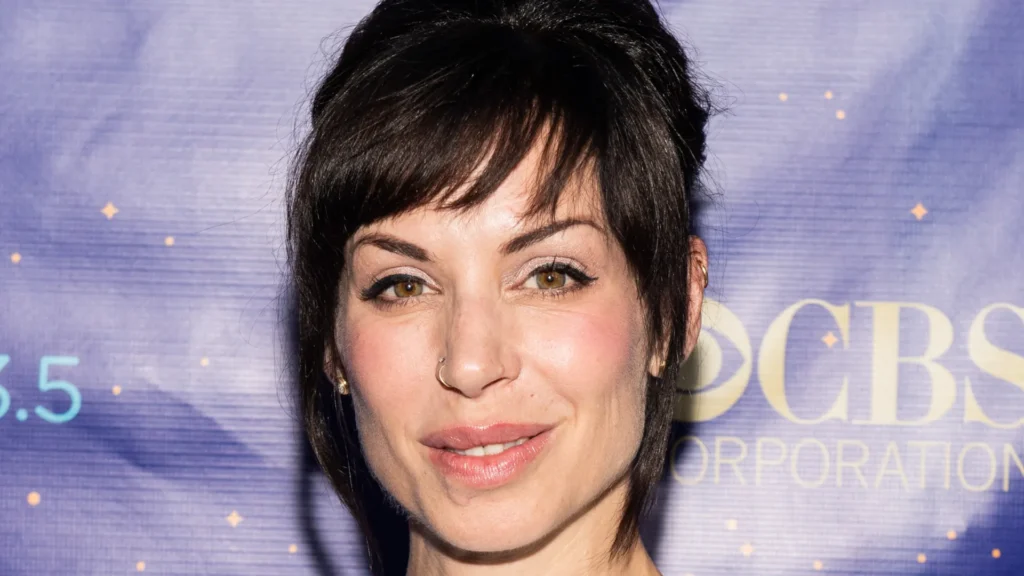 esposa-de-baixista-do-weezer-e-baleada-por-policiais-e-acusada-de-tentativa-de-homicidio