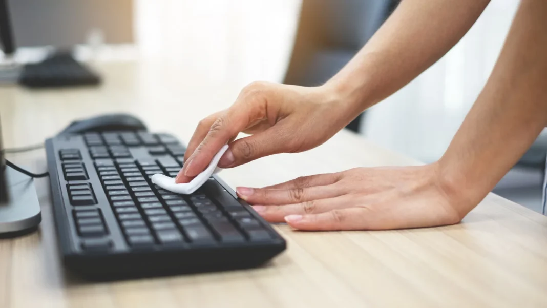 saiba-como-limpar-corretamente-o-teclado-do-seu-computador