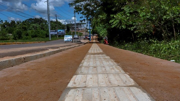 prefeitura-de-rio-branco-segue-com-construcao-de-calcadas-e-sarjetas