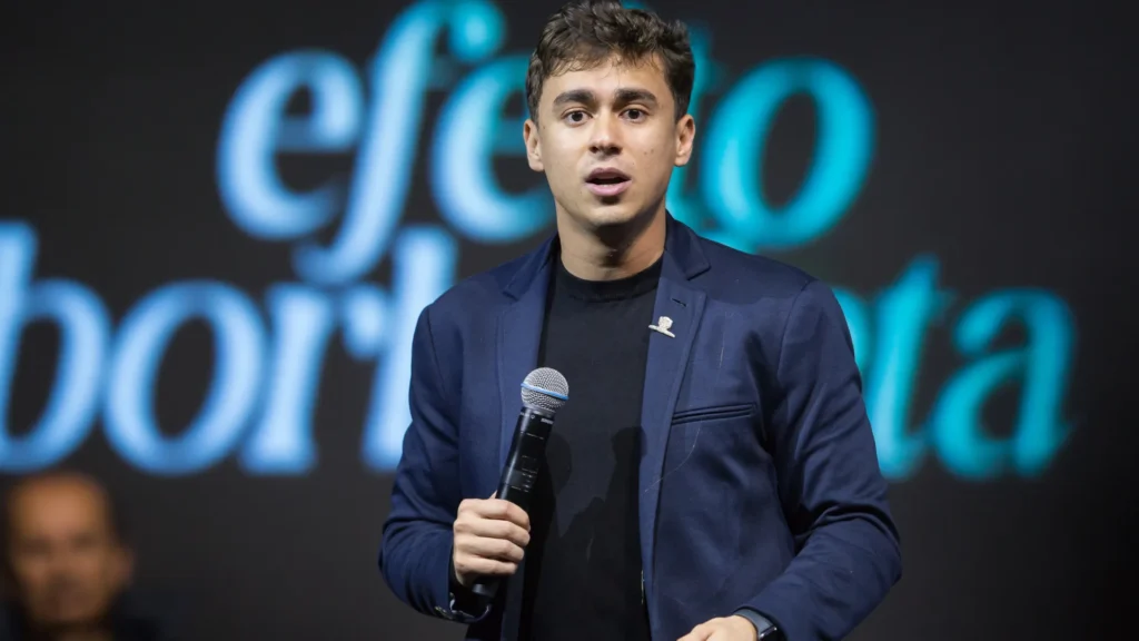 nikolas-ferreira-vai-a-jogo-de-basquete-apos-viajar-para-posse-de-trump-nos-eua