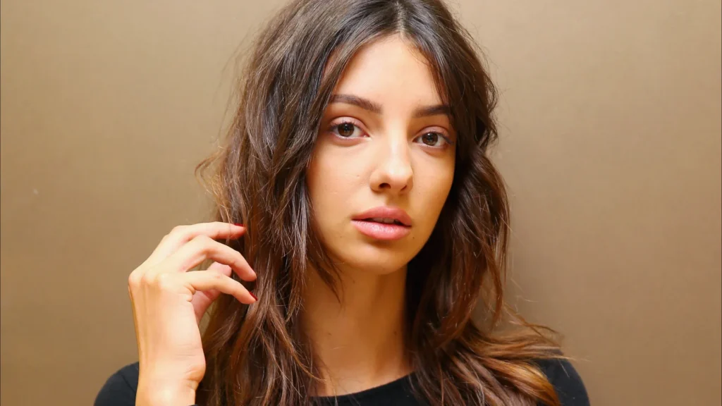 modelo-lucy-markovic-morre-aos-27-anos;-donatella-versace-lamenta