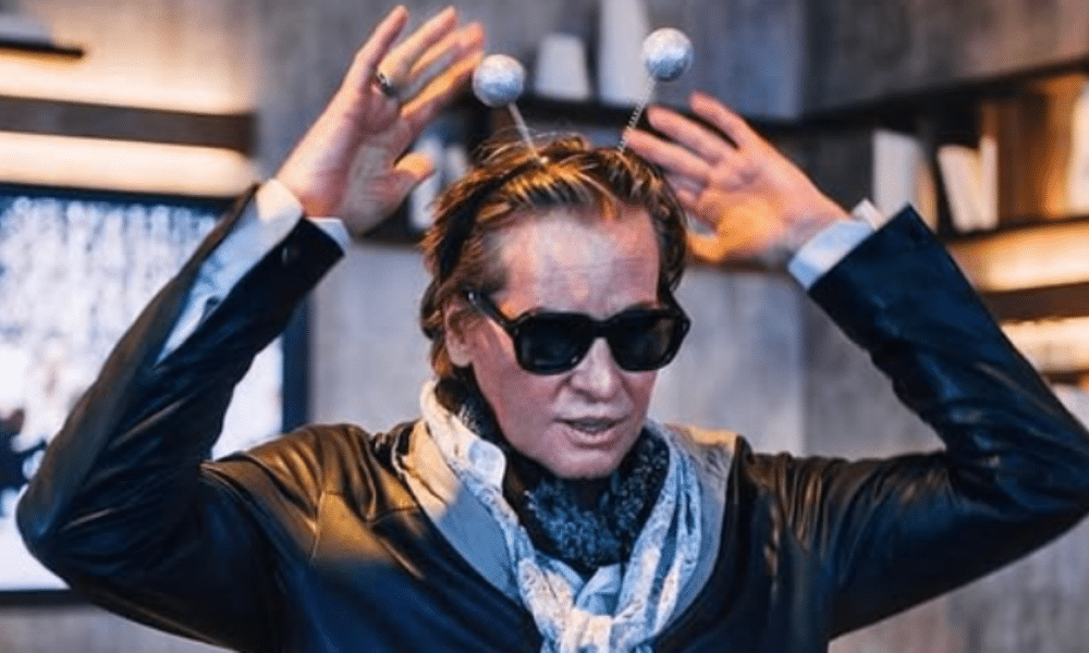 val-kilmer-morre-aos-65-anos-por-pneumonia:-atestado-aponta-insuficiencia-respiratoria-e-cancer