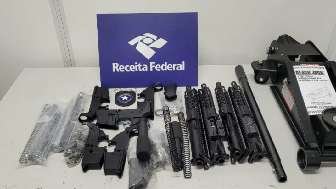 receita-federal-apreende-30-fuzis-em-carga-em-viracopos