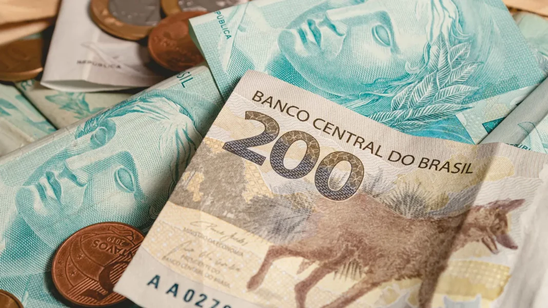 sem-trabalhar-desde-2021,-desembargadores-condenados-por-propina-ganharam-r$-4,7-mi