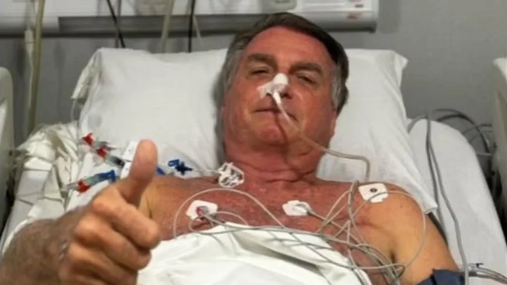 bolsonaro-posta-foto-e-cita-complicacoes-no-intestino;-entenda-quadro