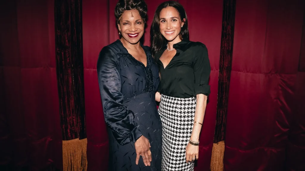 meghan-markle-faz-visita-surpresa-a-espetaculo-da-broadway-em-nova-york