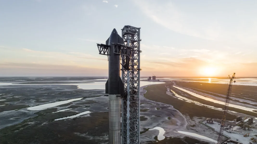 starship-parte-em-seu-oitavo-voo-de-teste,-e-spacex-recupera-primeiro-estagio