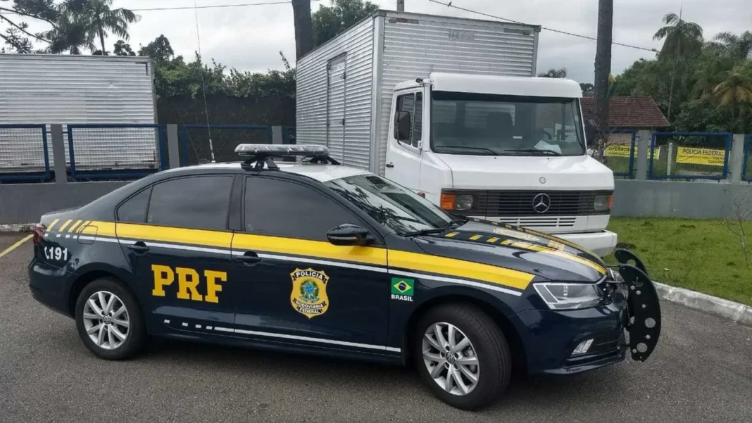 casal-furta-viatura-e-se-passa-por-agentes-da-prf-para-cobrar-divida-em-go