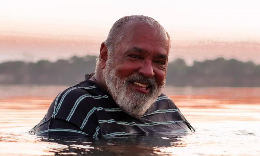 reprise-de-tieta-destaca-roberto-bomfim,-afastado-da-tv-apos-luta-contra-doencas