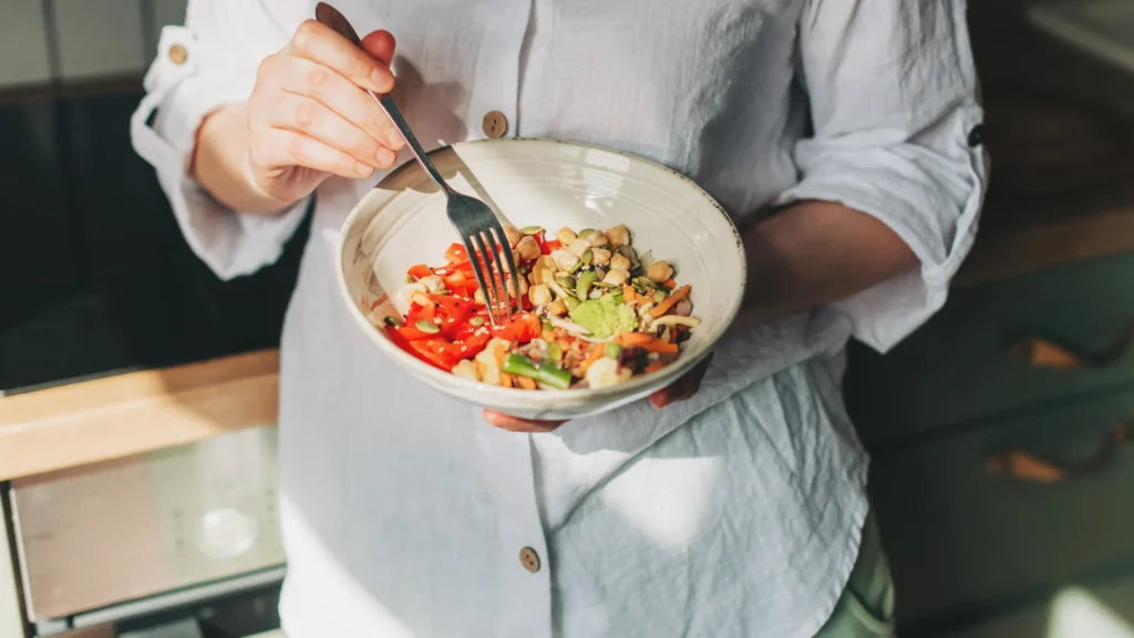 especialista-em-longevidade-revela-qual-o-melhor-horario-para-jantar