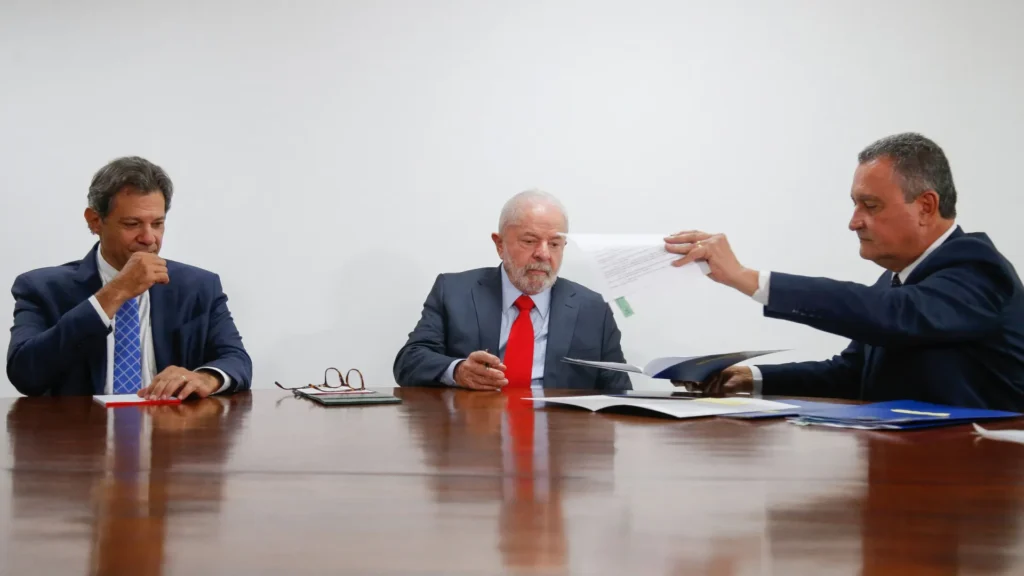lula-enquadra-ministros-e-empodera-rui-costa-em-reuniao-ministerial-apos-crise-do-pix