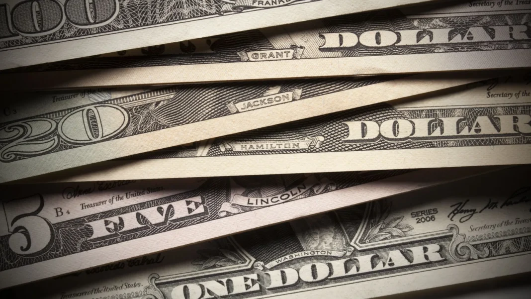 dolar-encosta-em-r$-6-apos-trump-impor-taxa-de-104%-a-china