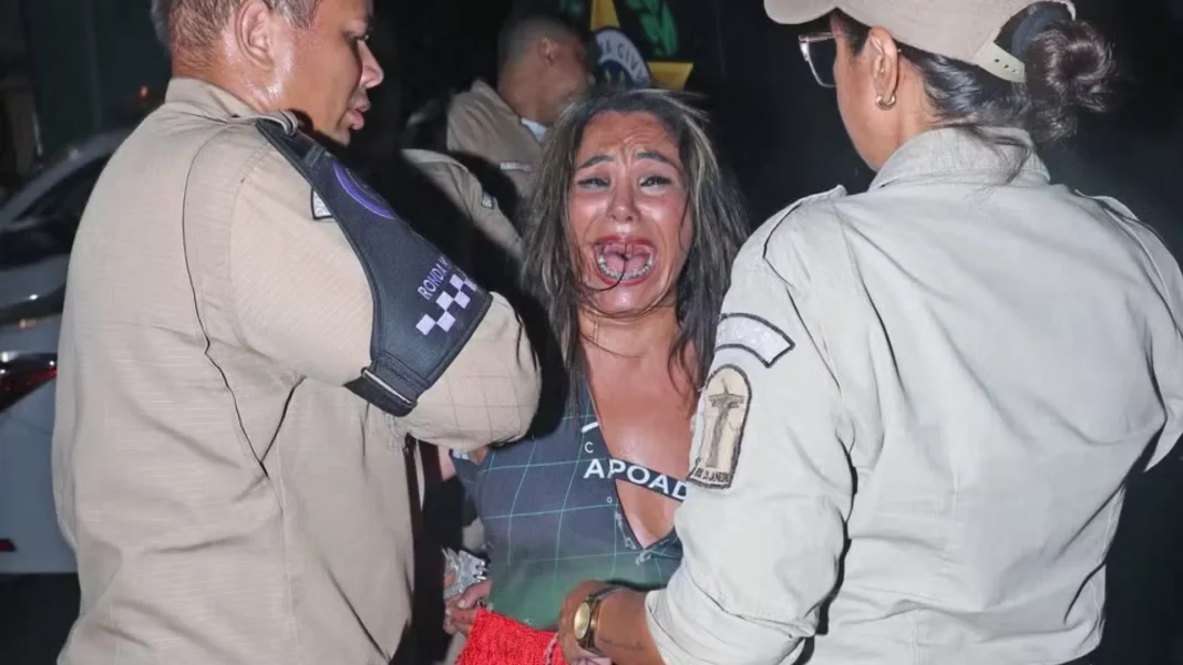 mulher-e-detida-apos-morder-pessoas-em-camarote-no-sambodromo-do-rio