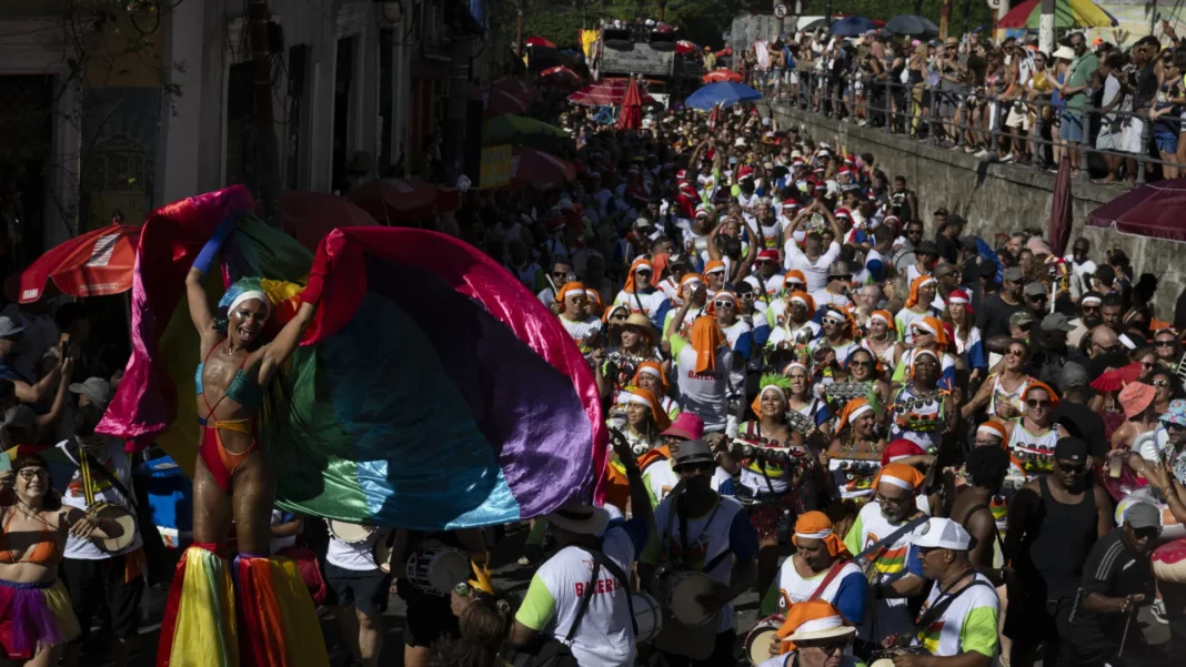 temperatura-maxima-no-rio-deve-chegar-a-38°c-neste-sabado-de-carnaval