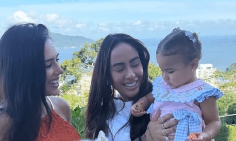 rafaella-santos-encanta-mavie-com-coelhos-em-caca-aos-ovos-organizada-por-bruna-biancardi