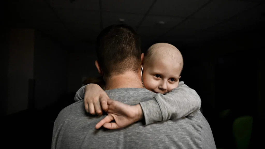 cancer-infantil:-estudo-lista-10-sintomas-que-nao-podem-ser-ignorados