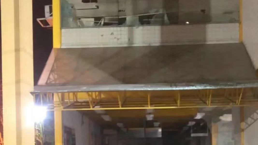 criminosos-atacam-delegacia-a-tiros-para-tentar-resgatar-traficante-no-rio