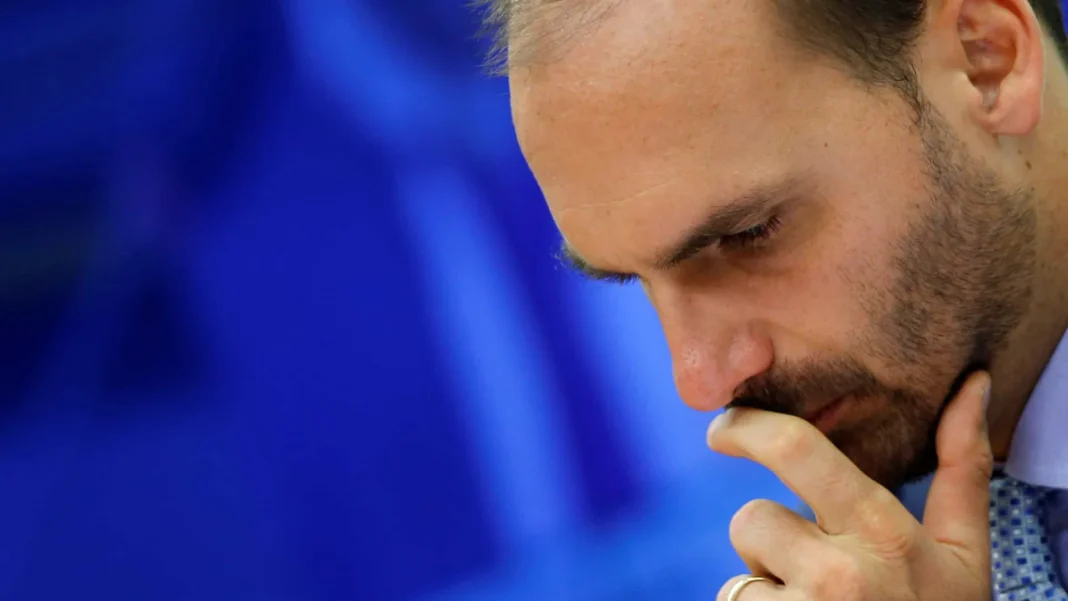 saiba-quem-enviou-e-mail-para-eduardo-bolsonaro-com-convite-para-posse-de-trump