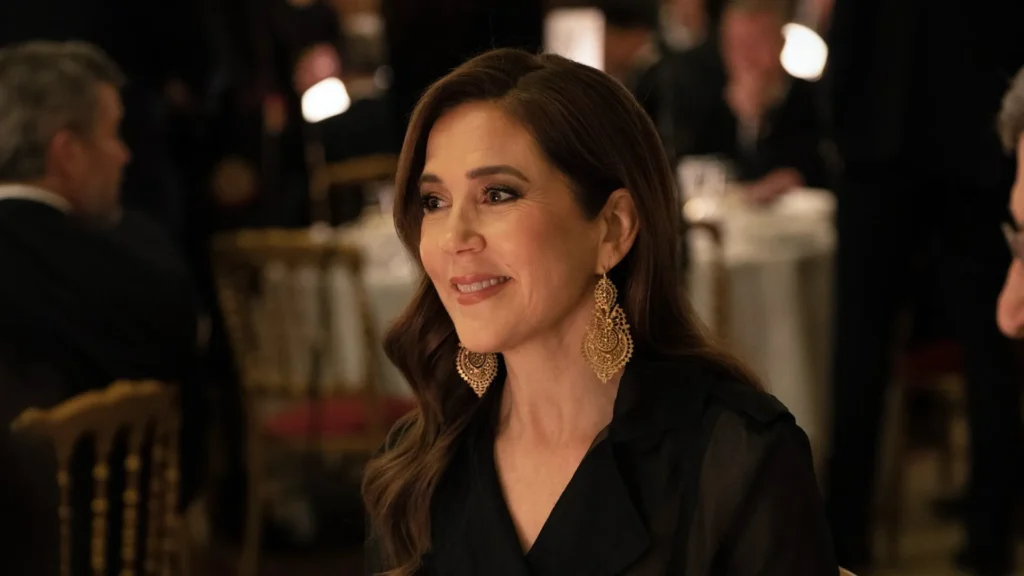 rainha-mary-usa-pulseira-historica-de-175-anos-em-jantar-em-paris;-veja