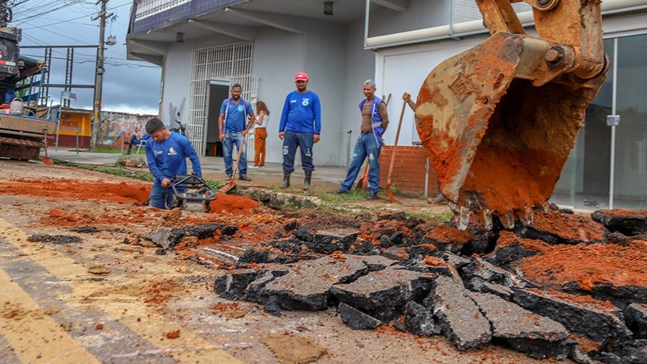 saerb-trabalha-na-recuperacao-de-adutora-no-bairro-aviario