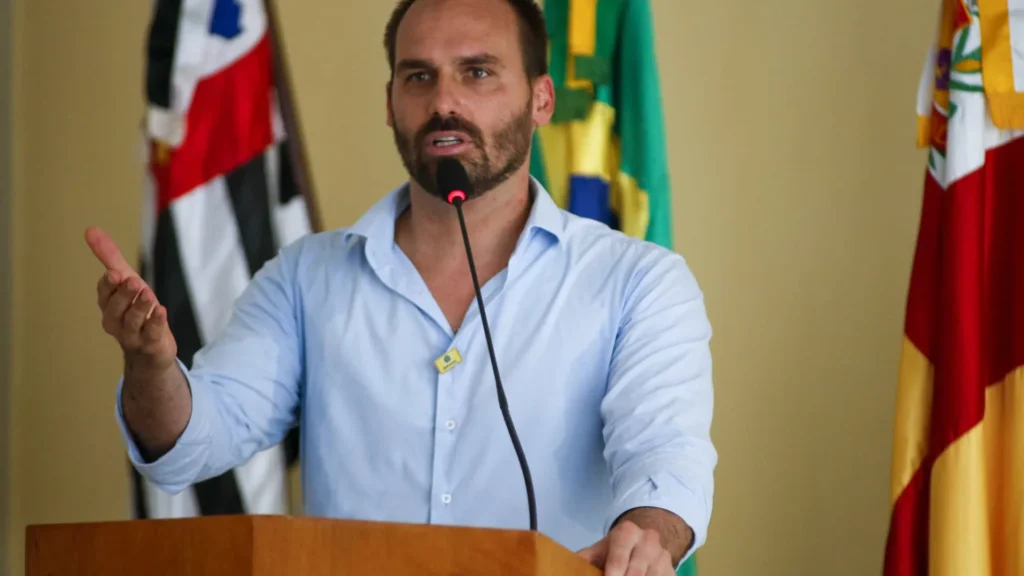 eduardo-bolsonaro-critica-moraes-por-pedir-convite-da-posse-de-trump