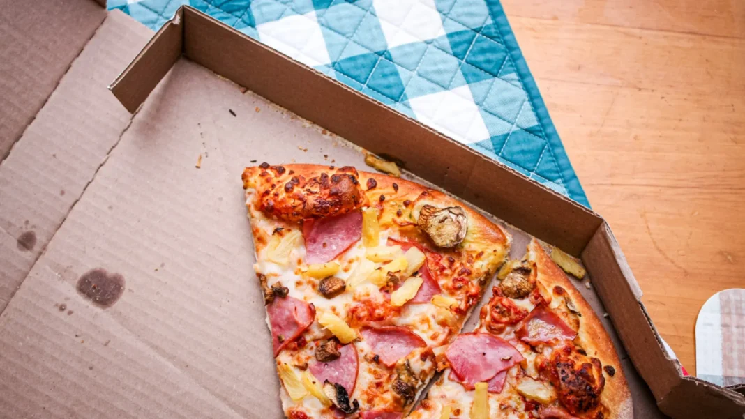 e-seguro-comer-pizza-do-dia-anterior?-tudo-depende-como-foi-guardada!