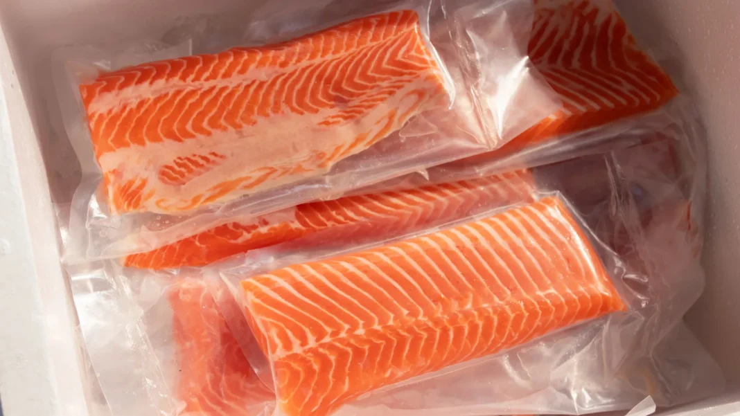 riscos-de-descongelar-peixes-embalados-a-vacuo:-entenda-o-alerta