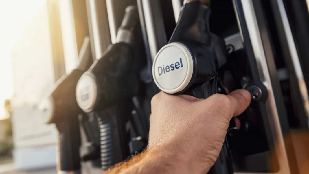 preco-do-diesel-cai-menos-do-que-o-esperado-apos-corte-nas-refinarias-da-petrobras